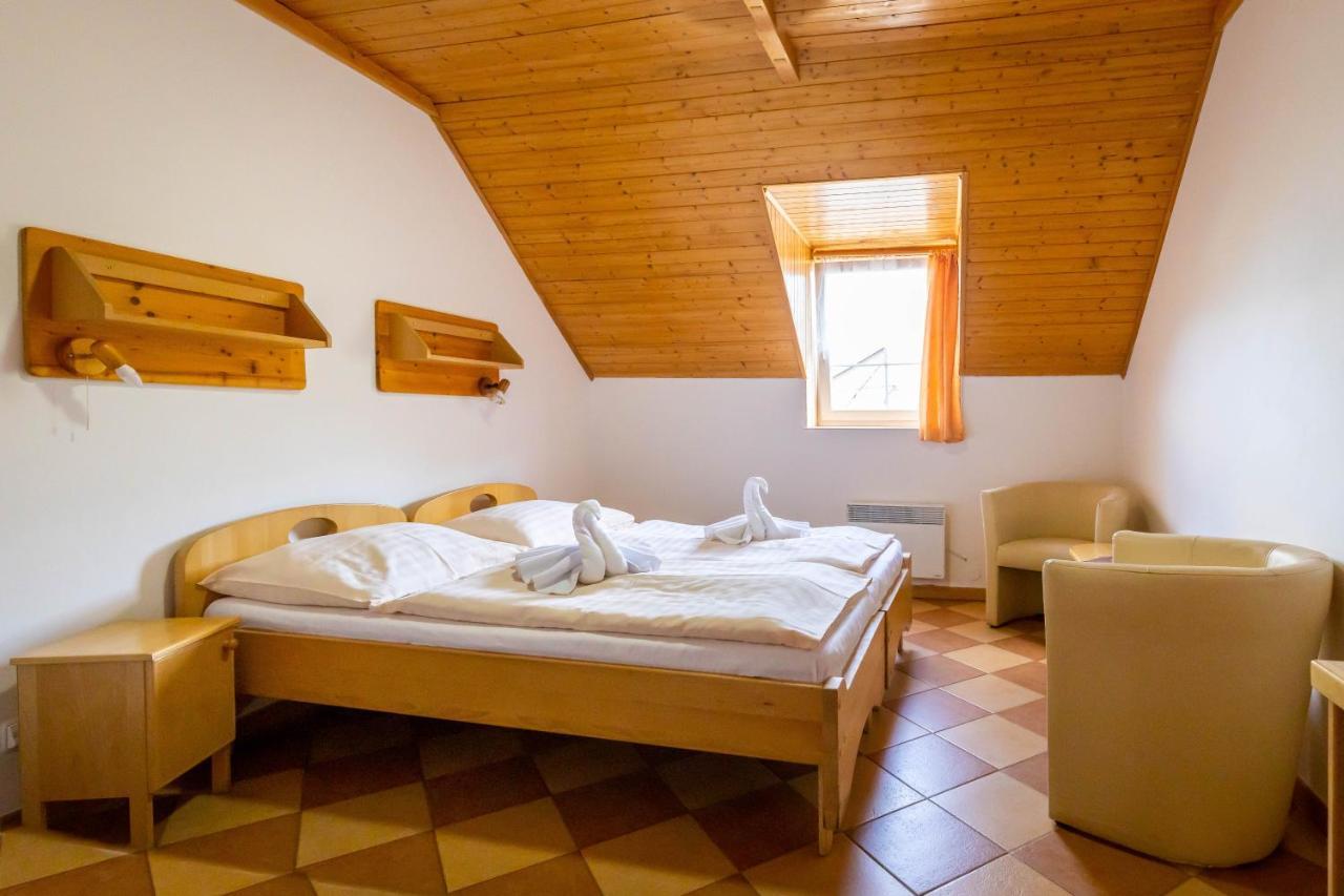 Horsky Hotel Rajska Bouda Malenovice  Buitenkant foto