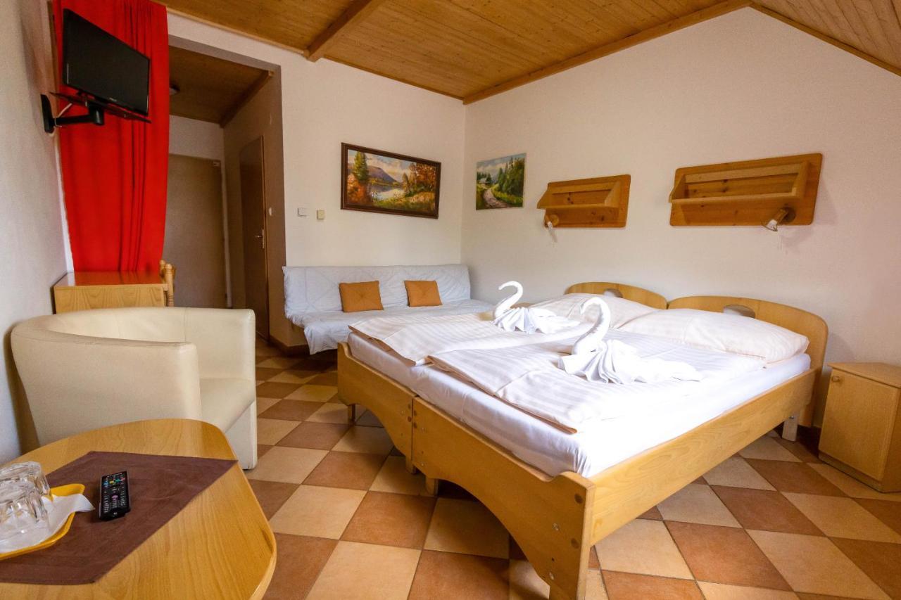 Horsky Hotel Rajska Bouda Malenovice  Buitenkant foto