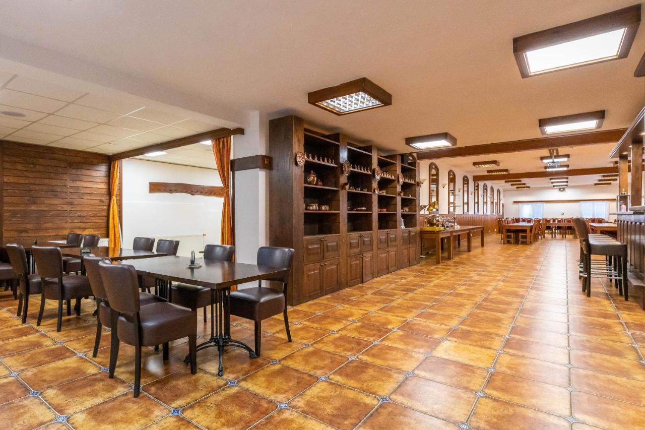 Horsky Hotel Rajska Bouda Malenovice  Buitenkant foto